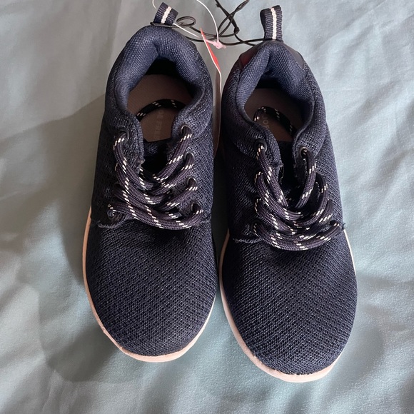 Toddler sneakers - Picture 2 of 4